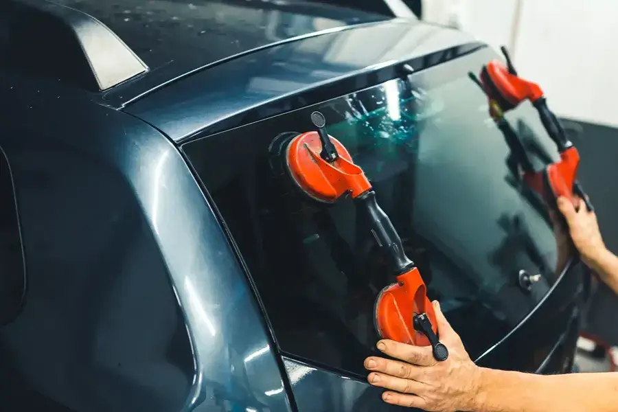 Auto Glass Replacement in Abu Dhabi