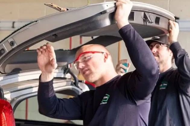 Car Rear Windshield Replacement Dubai