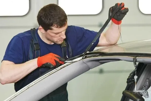 Front Windscreen Rubber Replacement Dubai
